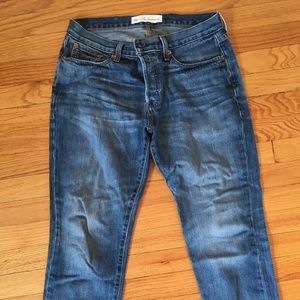 Boyfriend Fit Gap Jeans - distressed wash